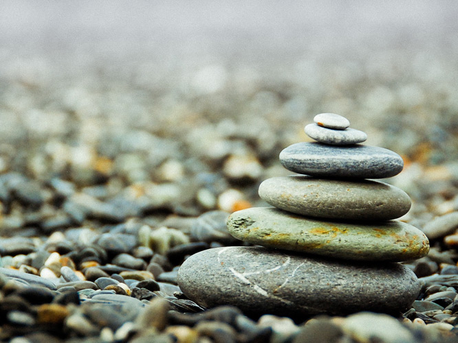 Stapled pebbles (Photo: Johnson Wang, CC0 1.0)